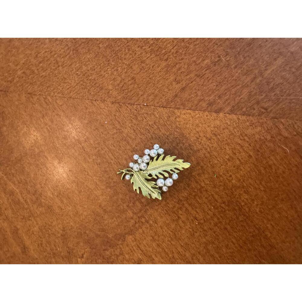 Vintage Leaf and Pearl Cluster Brooch Pin